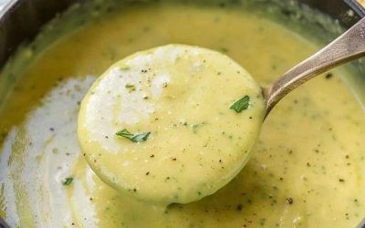 Romige courgettesoep met knoflook, ideaal om af te vallen.