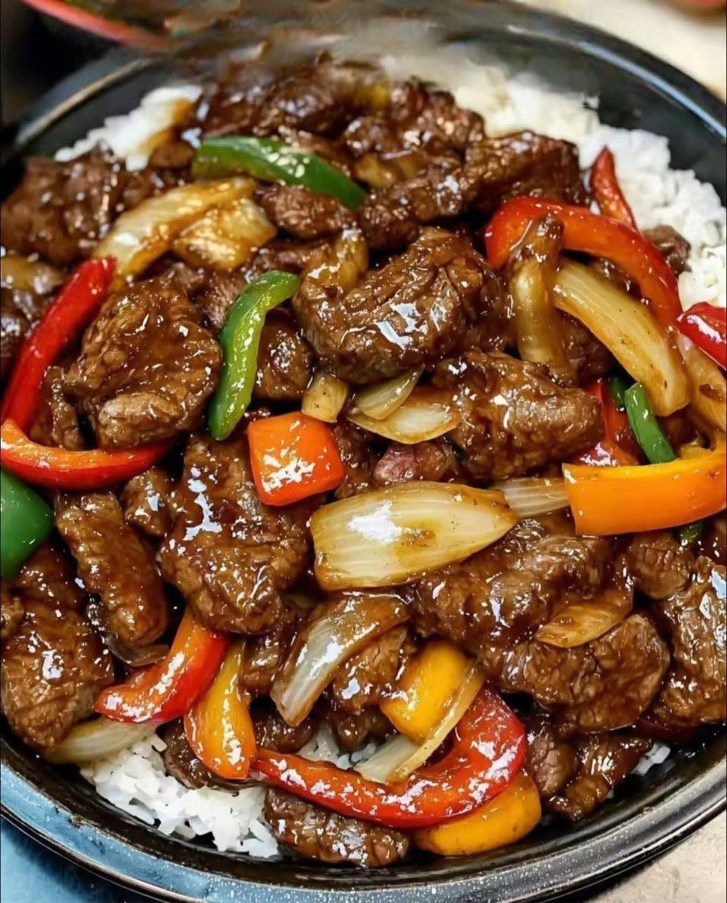 Sneller dan bij een Chinees restaurant – en 1000x lekkerder: biefstuk met uien en paprika!