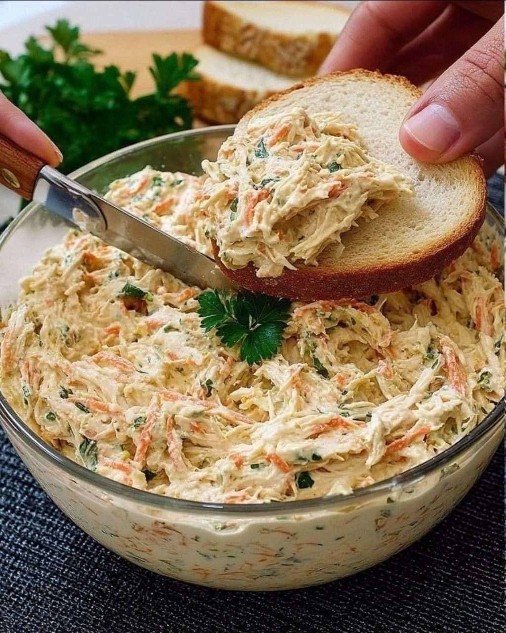 Romige kipsandwiches