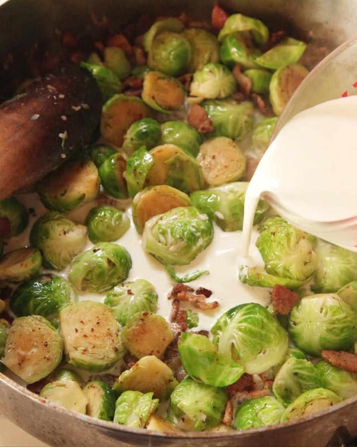 Dit is waarom veel mensen spruitjes in melk koken