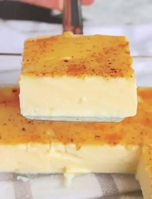 Oh mijn hemel! Mijn moeder maakte dit vroeger altijd voor me toen ik klein was, maar ik heb haar recept nooit gekregen. Ik wist wel wat erin zat, maar ik had nooit een recept gevonden dat precies dezelfde textuur gaf. Deze versie is precies zoals ik me het herinner! Ze maakte het voor ons als we ziek waren. Het was echt een traktatie!