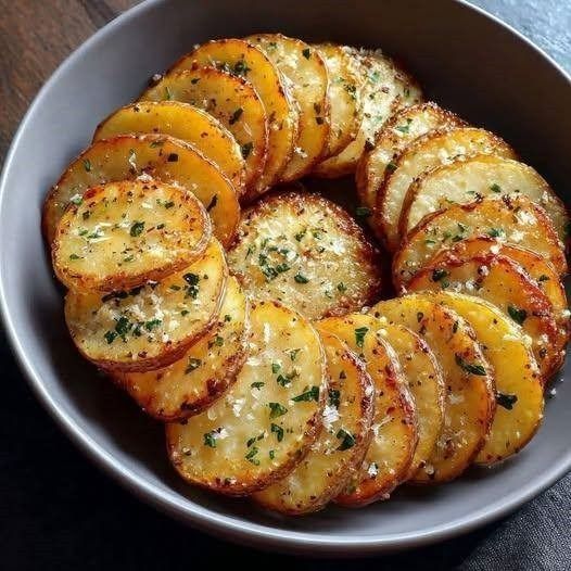 Gesneden gebakken aardappelen