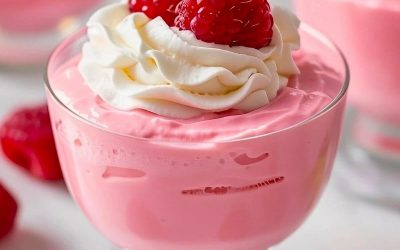 Romige frambozenmousse met verse frambozen: luchtig, fris en super simpel
