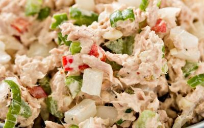 Frisse tonijnsalade met paprika en bosui klaar in 10 minuten