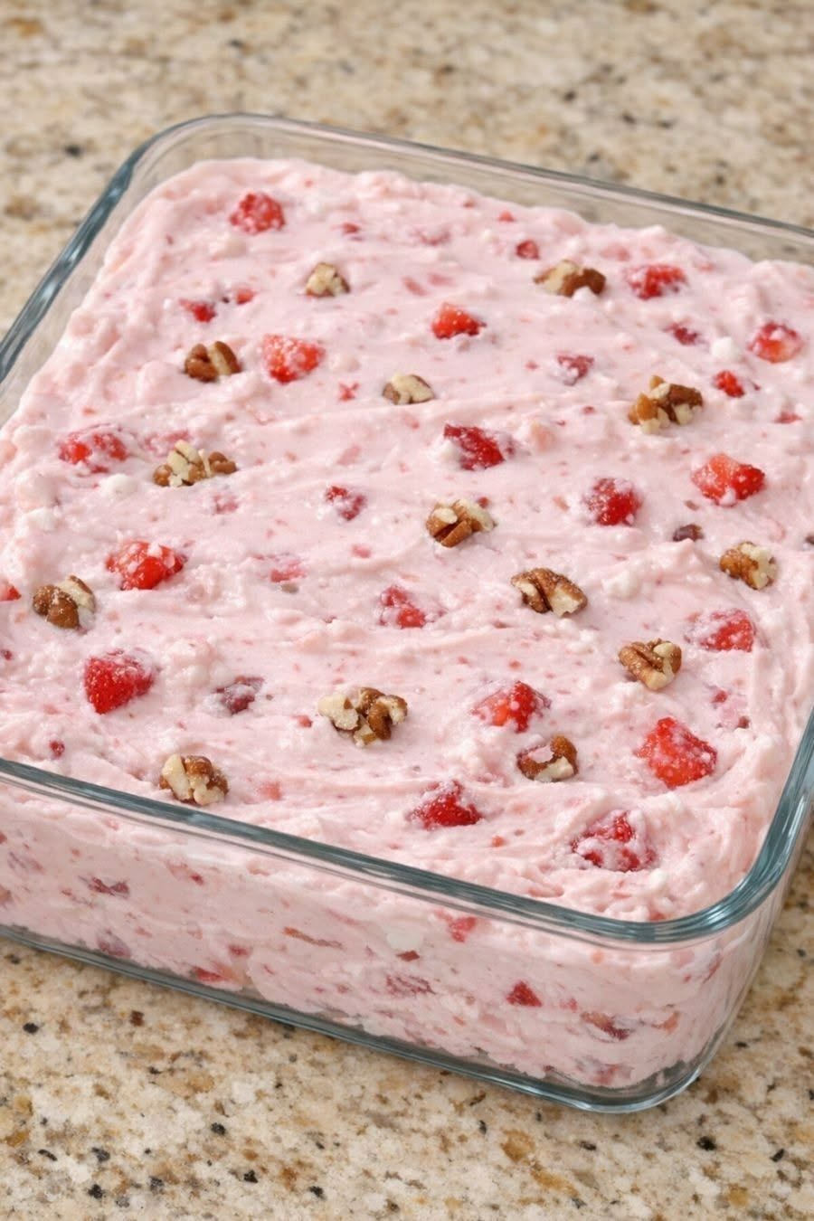 Schoonmoeder Sue’s “salade” die verdwijnt vóór het hoofdgerecht (makkelijke bevroren aardbeienmousse)
