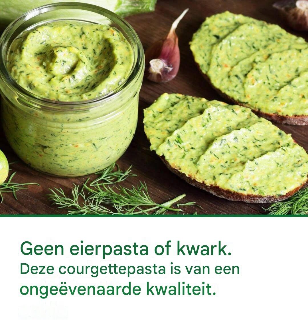 Ik maak het regelmatig tijdens het seizoen. Deze courgettepasta is de lichtste en lekkerste broodspread die ik ken.