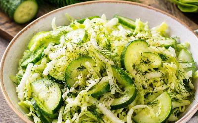 Knapperige, verfrissende komkommer- en koolsalade: de echte aanrader met dille.