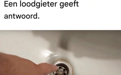 Is het oké om heet water door de afvoer te gieten? Een loodgieter geeft antwoord.