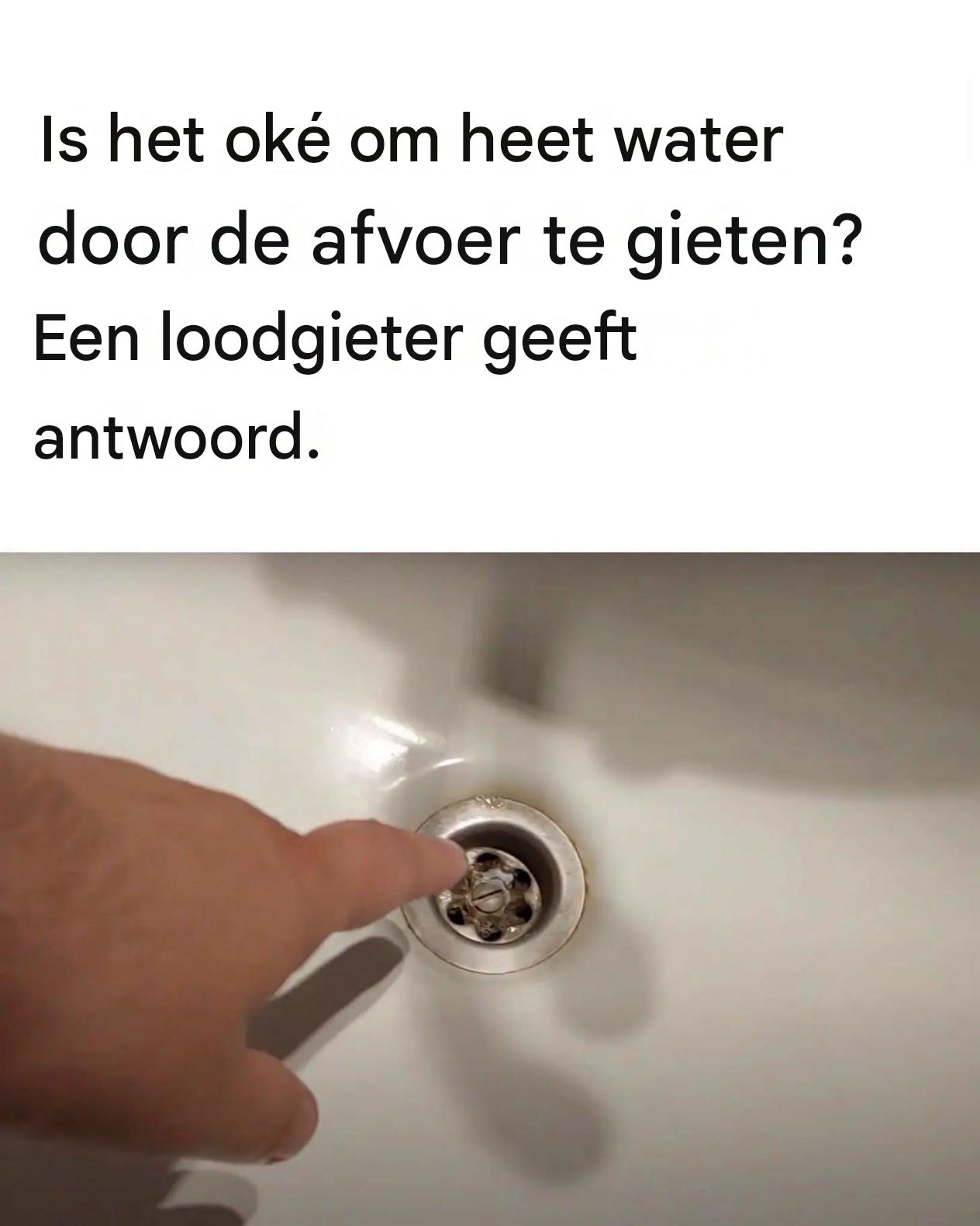Is het oké om heet water door de afvoer te gieten? Een loodgieter geeft antwoord.